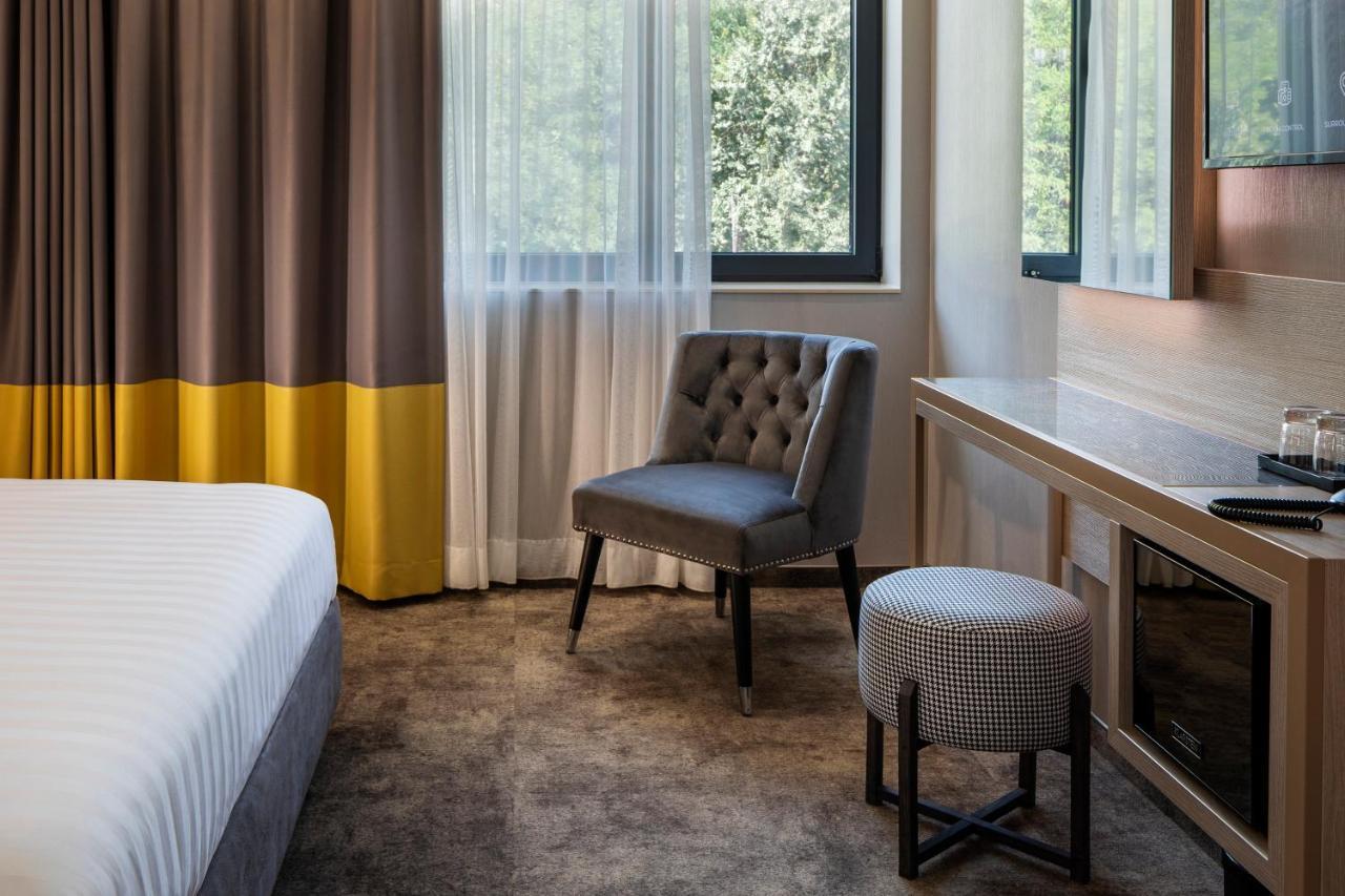 -- Este Park Hotel -- Part Of Urban Chic Luxury Design Hotels - Parking & Compliments - Next To Shopping & Dining Mall بلوفديف المظهر الخارجي الصورة