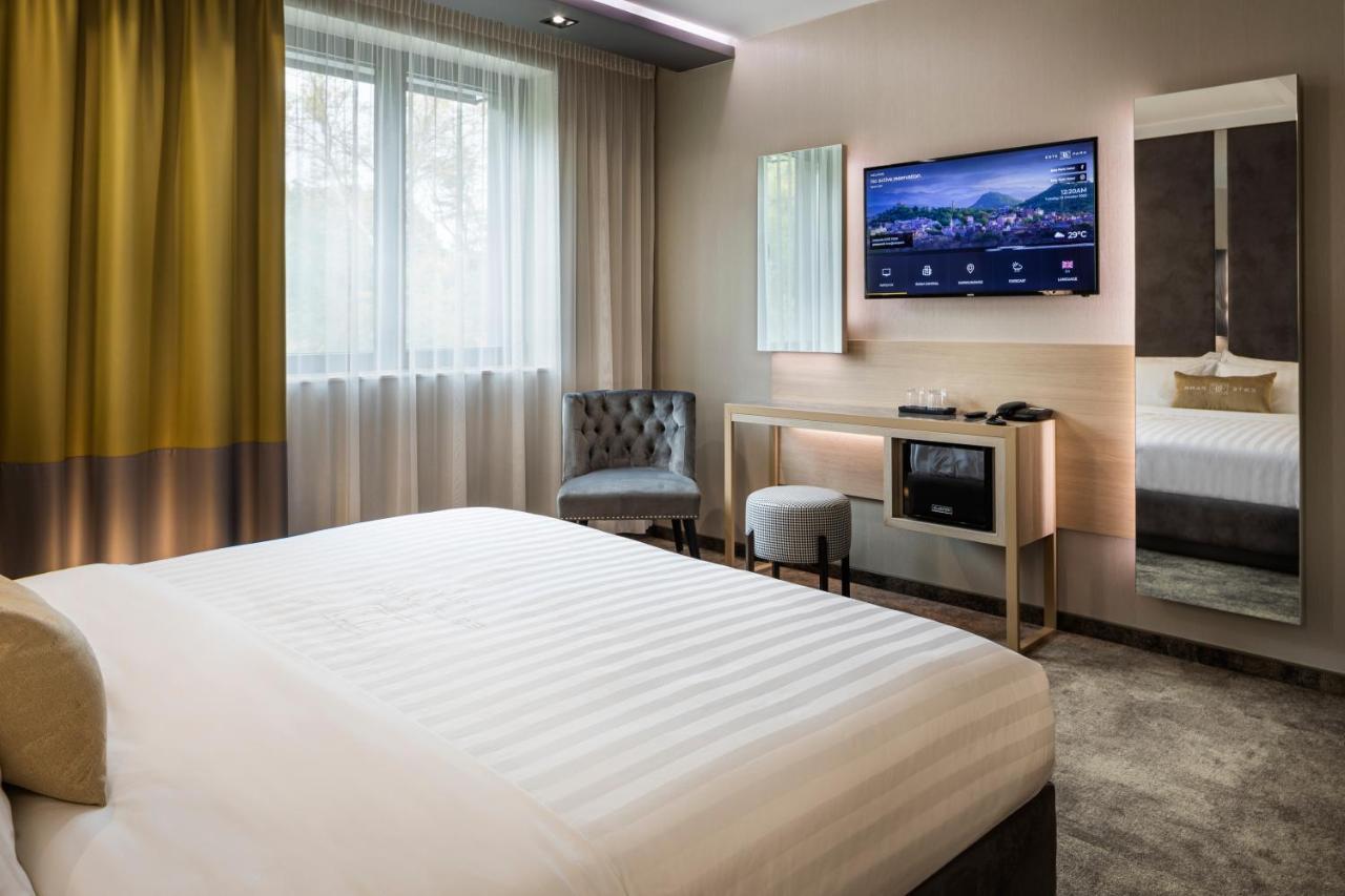 -- Este Park Hotel -- Part Of Urban Chic Luxury Design Hotels - Parking & Compliments - Next To Shopping & Dining Mall بلوفديف المظهر الخارجي الصورة