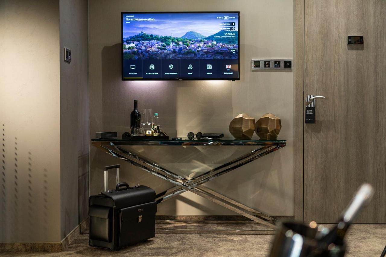-- Este Park Hotel -- Part Of Urban Chic Luxury Design Hotels - Parking & Compliments - Next To Shopping & Dining Mall بلوفديف المظهر الخارجي الصورة