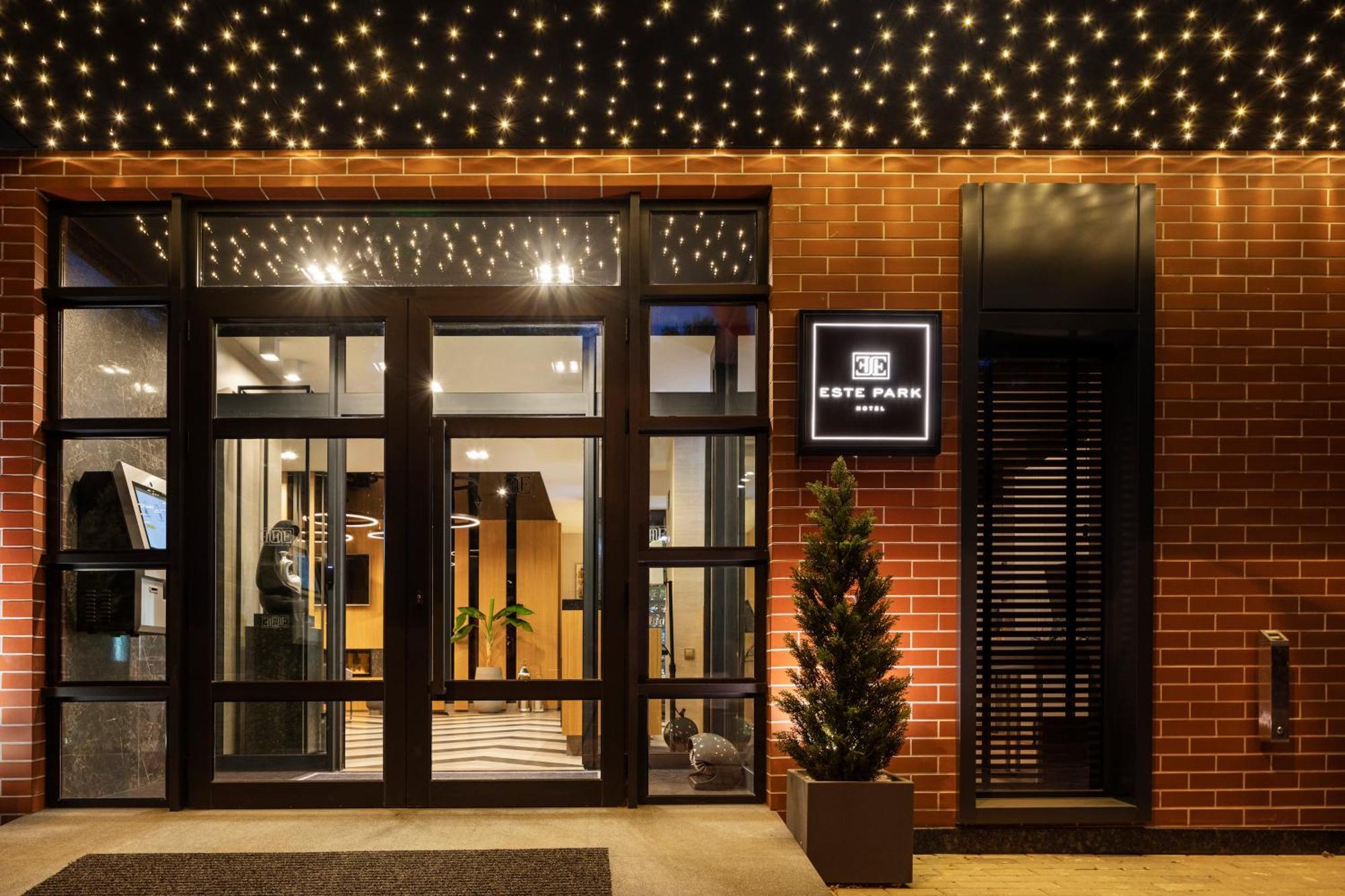 -- Este Park Hotel -- Part Of Urban Chic Luxury Design Hotels - Parking & Compliments - Next To Shopping & Dining Mall بلوفديف المظهر الخارجي الصورة